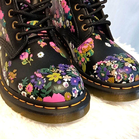 DR. Martens Floral Boots Air Wait With Bouncing Soles👢🌺💮🌸🪻 - Picture 10 of 17